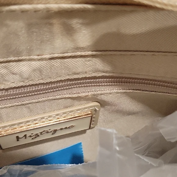 Chic Tan Shoulder Bag - Picture 7 of 15